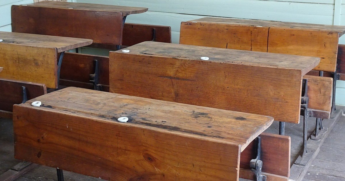 Le pidió que guardara el celular y la alumna la atacó en el aula: el video que indigna en San Nicolás