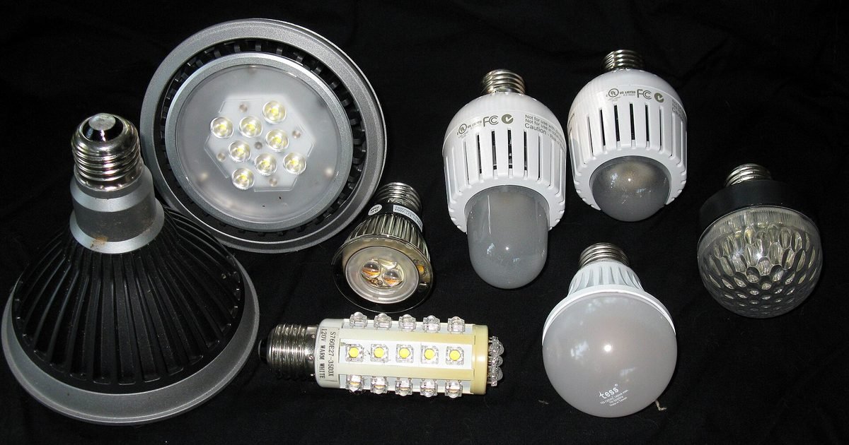 12 ways to cut your electricity bill without freezing or sweltering (and the "phantom loads" you can't see)