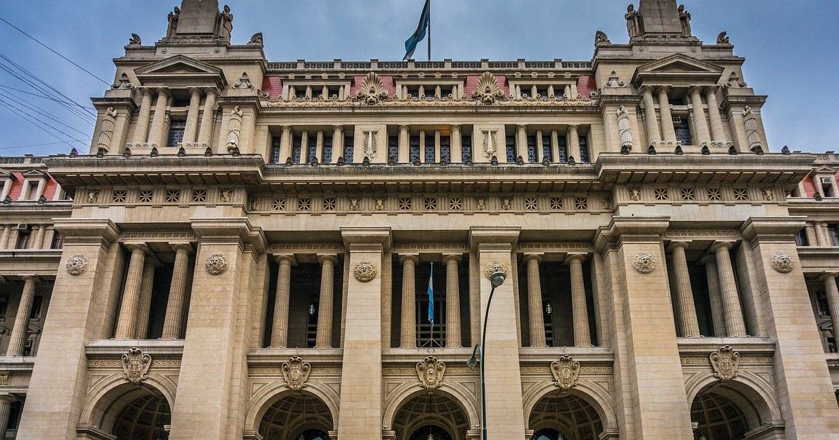Última hora: destituyen al juez Gastón Salmain por ocultar que lo habían echado del Poder Judicial, y ordenan su detención