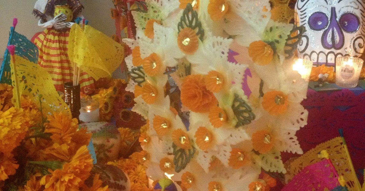 El disfraz de catrina de una alumna se incendió con una vela del altar en Hidalgo: cómo evitar quemaduras en Día de Muertos