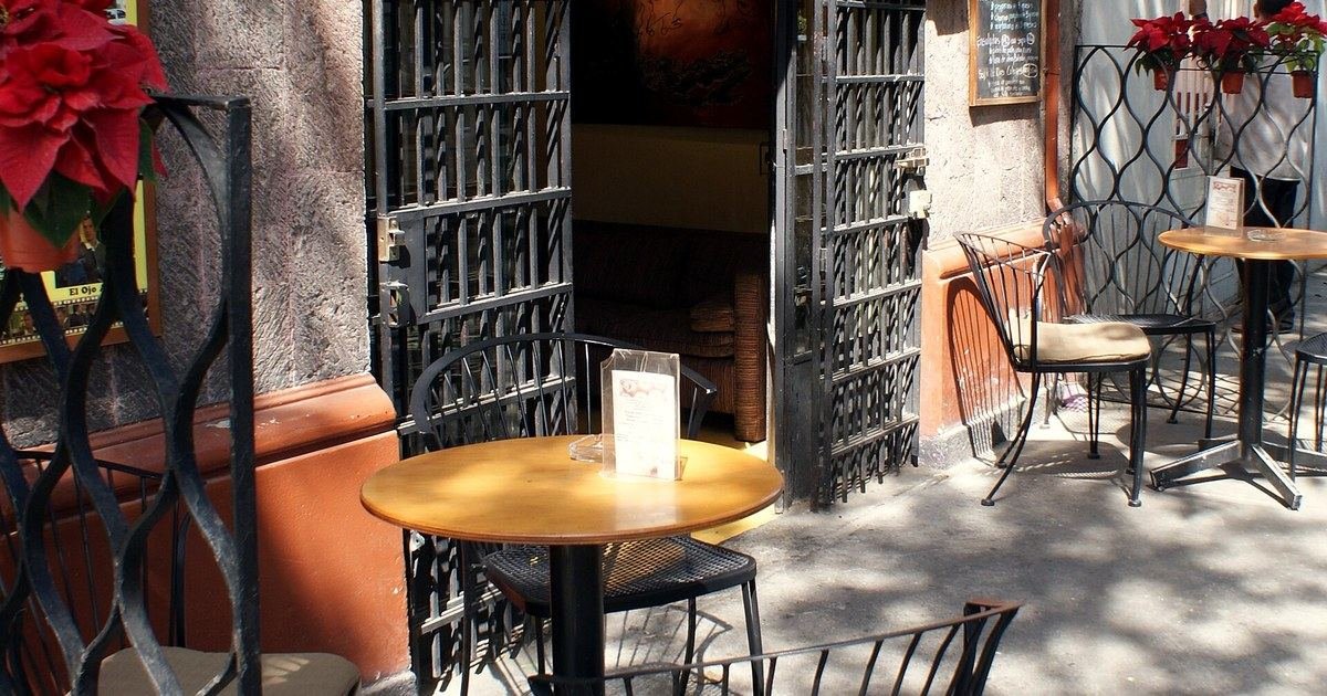 “Este no es un espacio público”: extranjero exige silencio a dos mexicanas en una cafetería de la Roma y el video reaviva el debate por la gentrificación