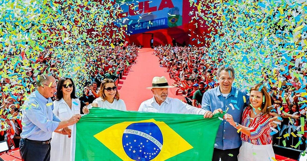 Lula gana en Brasil con una remontada que nunca se había visto, pero Flávio Bolsonaro no reconoce la derrota y pide anular la elección