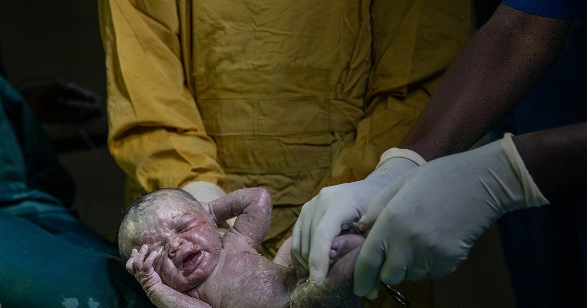 Esperaba gemelas y denuncia que solo le entregaron una bebé: “Que aparezca mi hija viva o muerta”, exige el padre en el Hospital Carrión