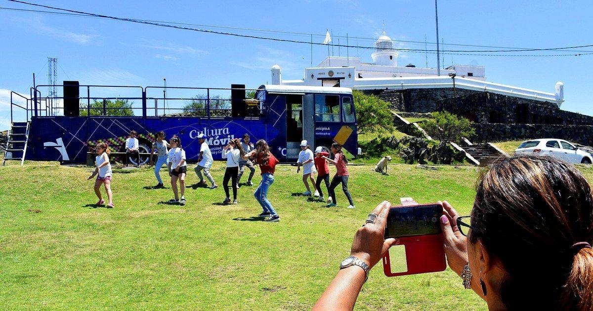 Más de 20 países ya quieren prohibir las redes sociales a los menores, pero los primeros datos sorprenden: la mayoría sigue usándolas