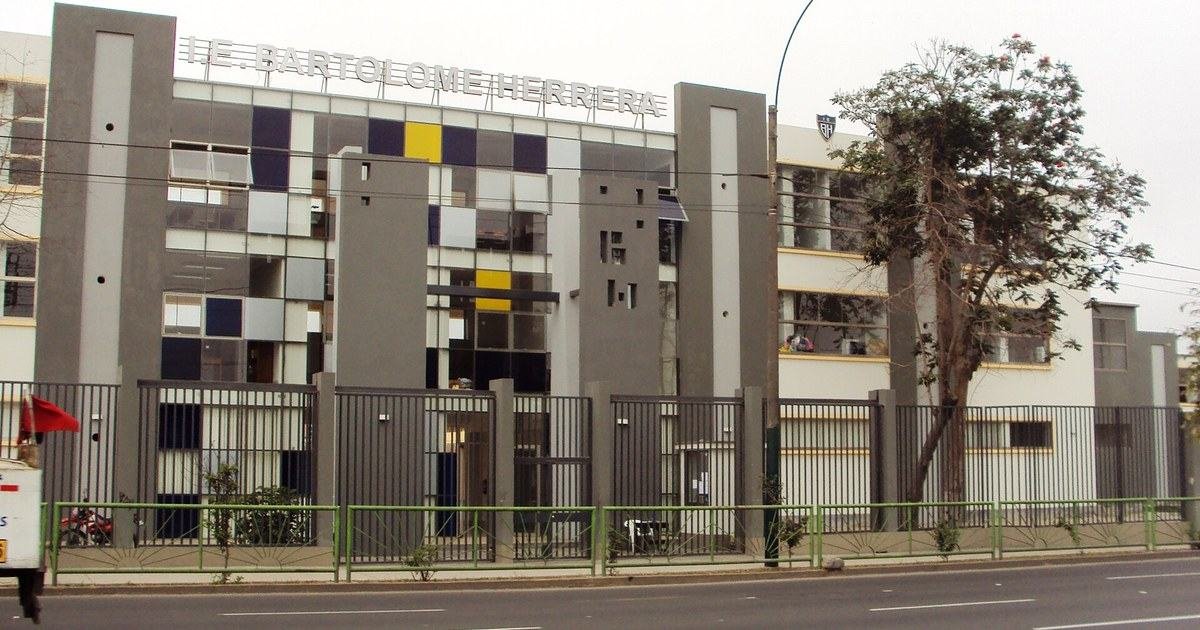 Minedu suspende a cuatro escolares por agredir a un alumno de 14 años en colegio de San Miguel: evalúan expulsarlos