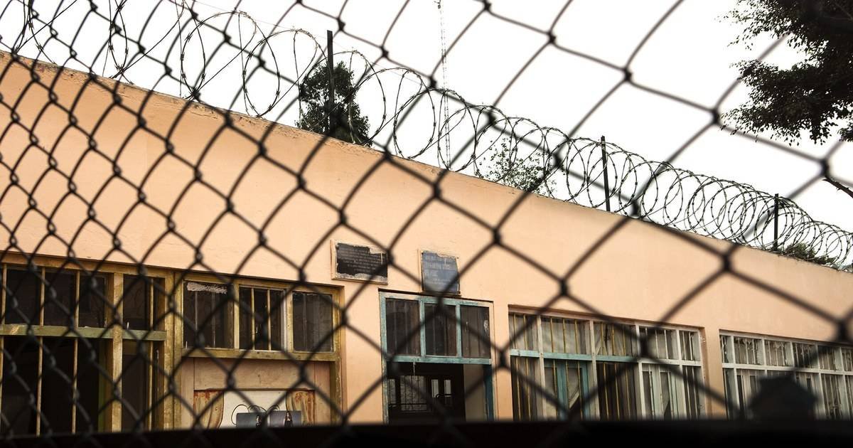 Iba a visitar a su hijo a la cárcel y llevaba 146 objetos pegados al cuerpo: el hallazgo de los agentes en el penal de Huaral
