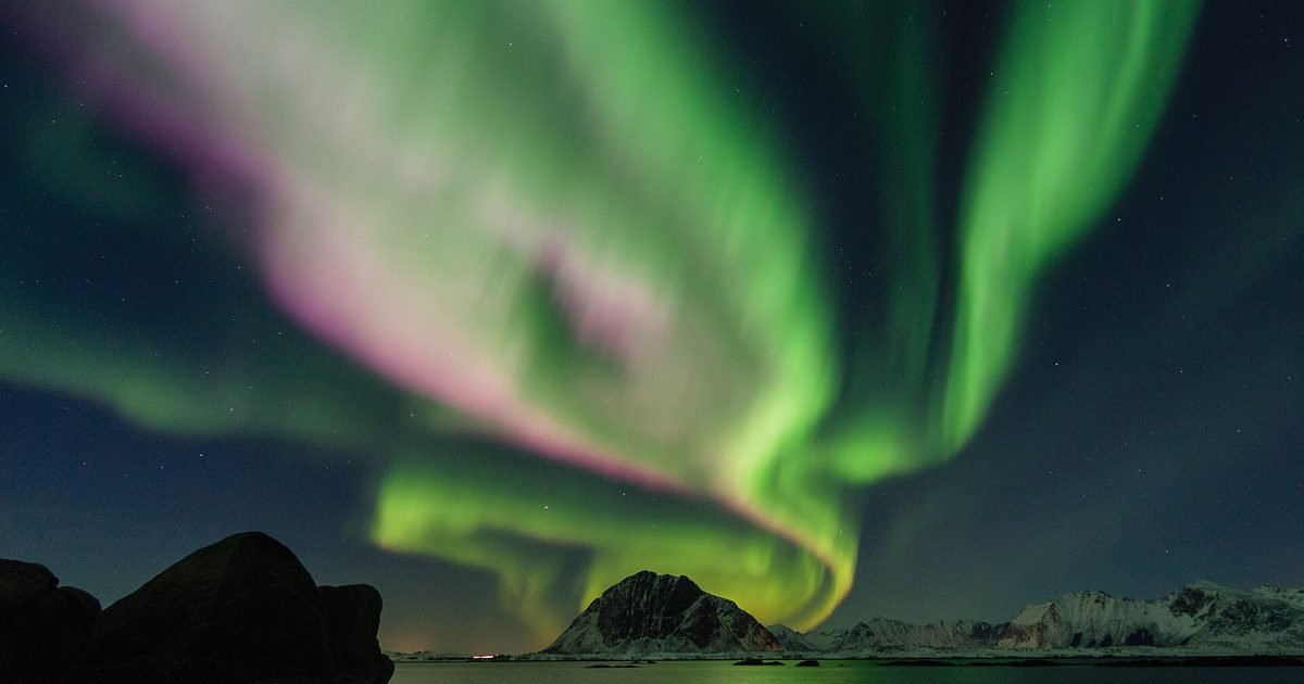 Auroras where they were never seen: why pink and green skies keep flooding social media, and how not to miss the next one
