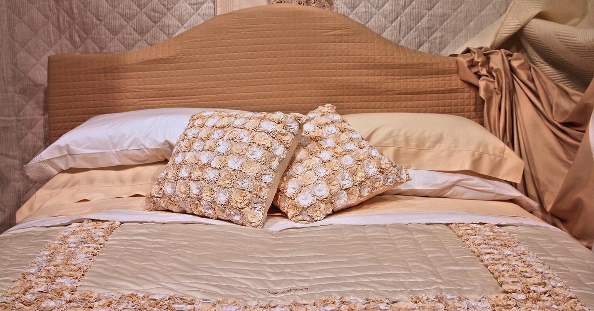 "Sleep divorce": why more and more happy couples sleep in separate beds