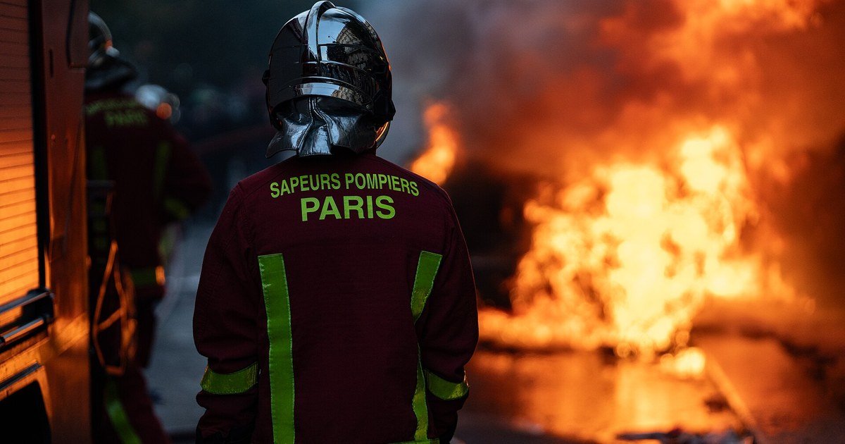Francia amanece entre cenizas: unos 2.000 detenidos, un ayuntamiento histórico en llamas y la pregunta que todos se hacen