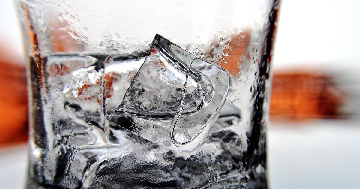 Ice or heat? When to use each for bumps, sprains and sore muscles