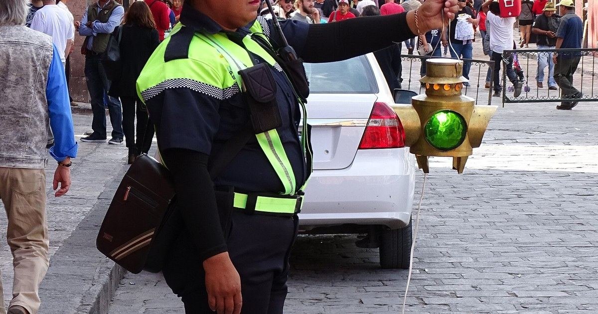 Le pidió mover su camioneta de una parada y la embistió: detienen a conductora que atropelló a una agente de Tránsito en San Miguel de Allende