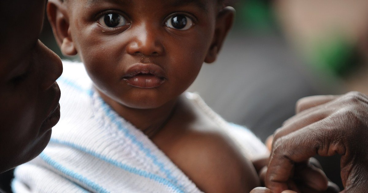 Más de 140 mil niños en Chile aún no completan su vacuna contra el sarampión: cómo saber si tu hijo es uno de ellos